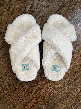 TOMS Cream Plush Crisscross Slide Slippers